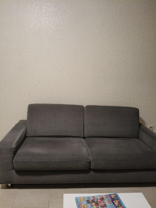 Sofá cinzento dois lugares