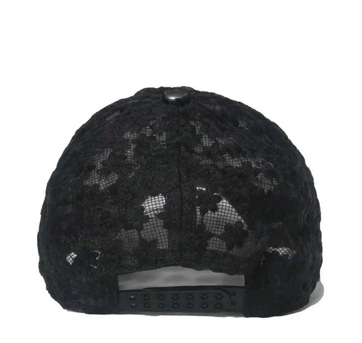 Koronkowa czapka z daszkiem, bejsbolówka.