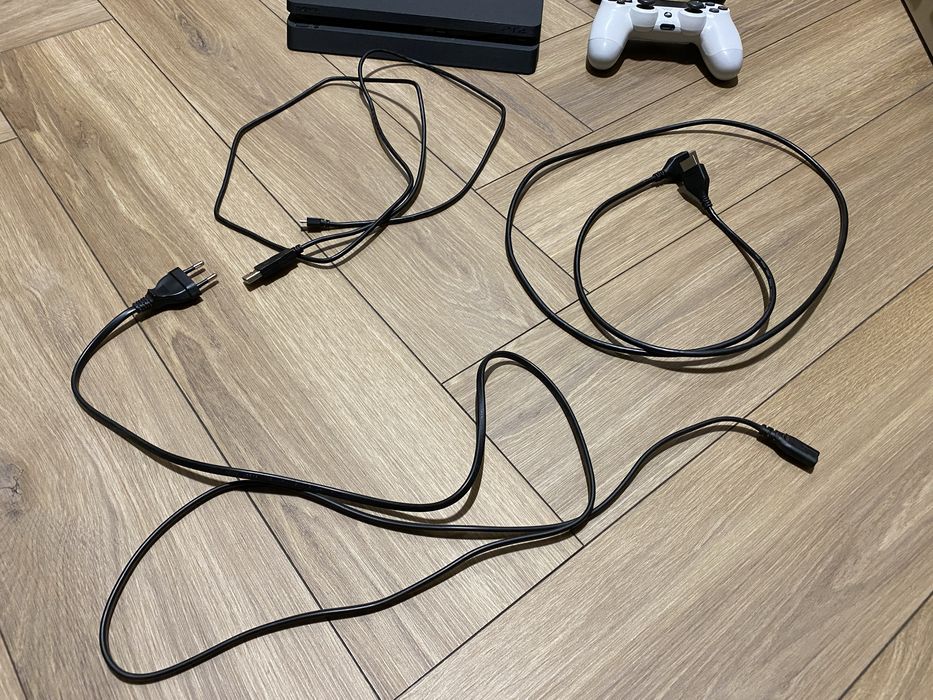 PlayStation 4 Slim 1TB (CUH-2208B)