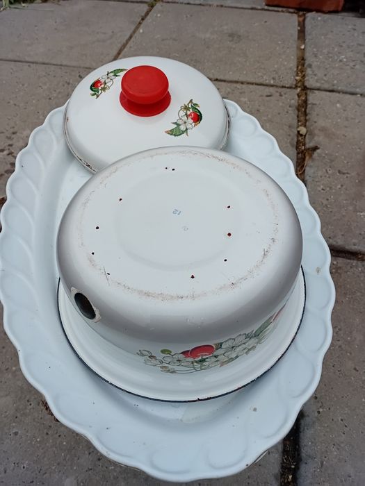 Продам две кастрюли. 1.5 и 1.0 б/у советские