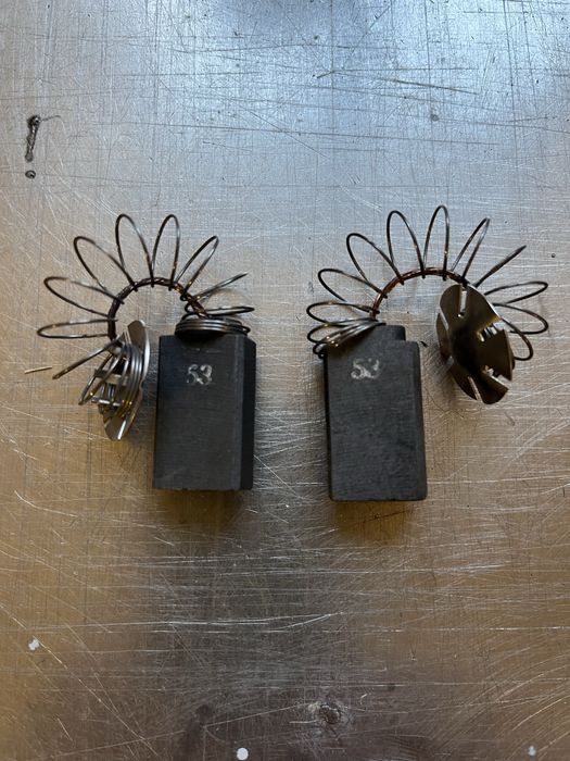 Szczotki weglowe 16x8 50 sztuk  do szlifierki kątowej