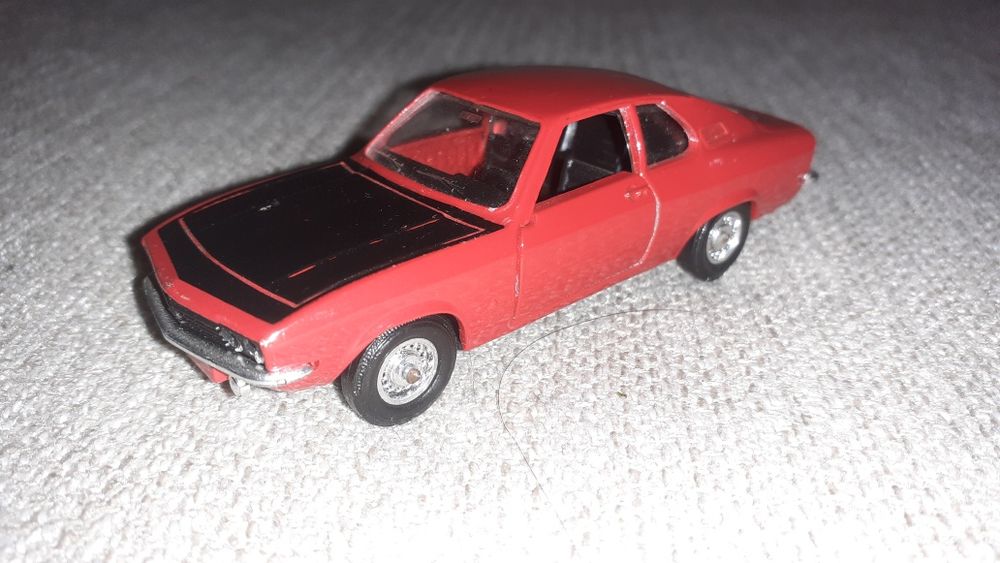Opel Manta (solido) 1:43 (miniaturas)
