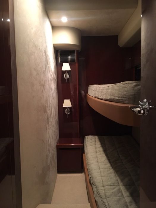 Яхта Princess V65