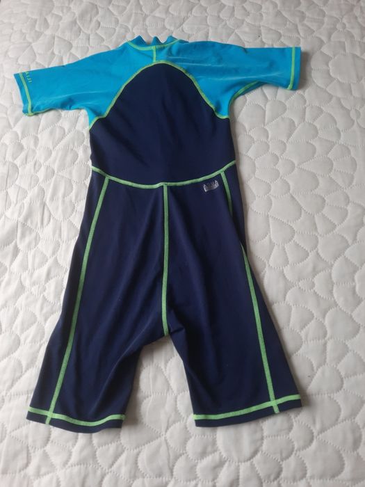 Kombinezon pływacki dla chłopca w wieku 6 -7 lat