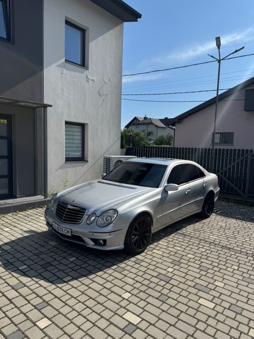 Mercedes-Benz 211 3.2