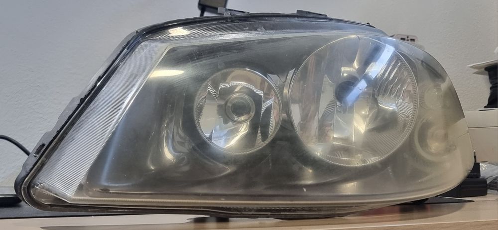 Farol dianteiro Seat Ibiza 6L