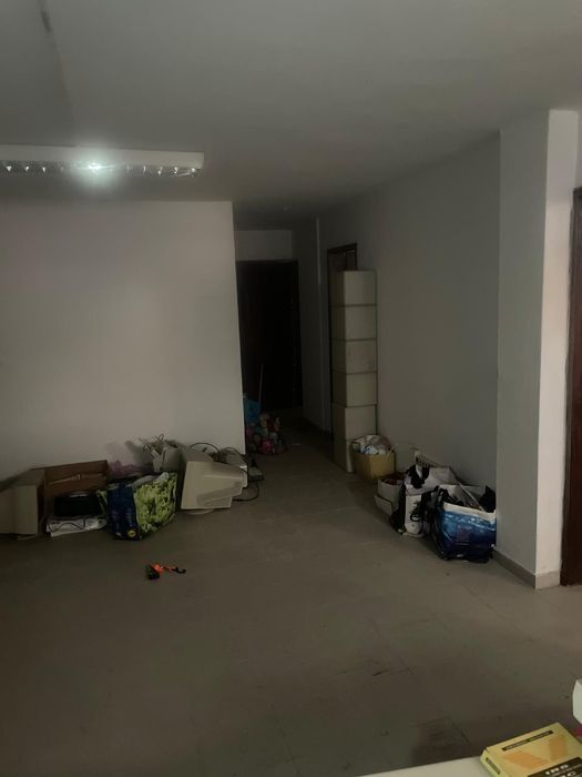 Aluga-se loja em cave em Alcochete