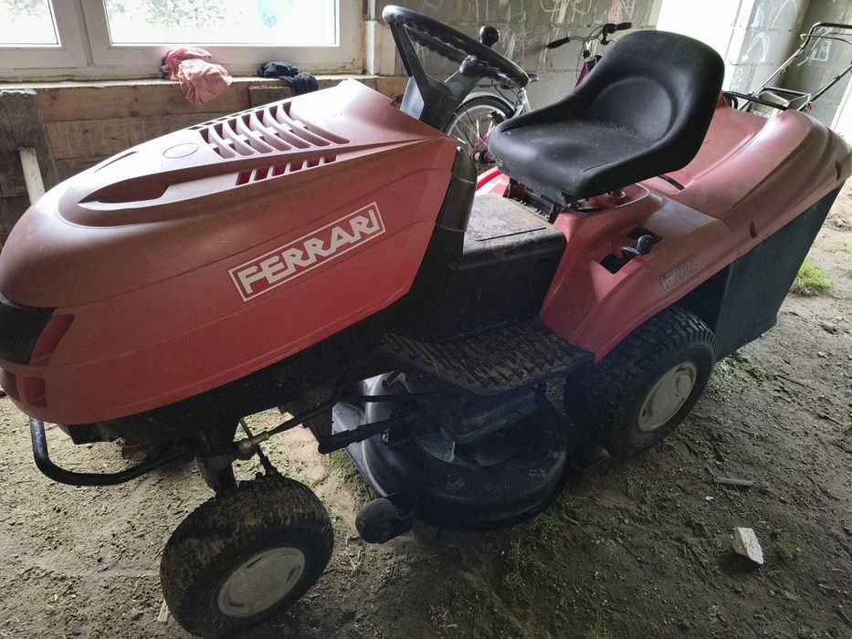 Traktorek/kosiarka  ferrari