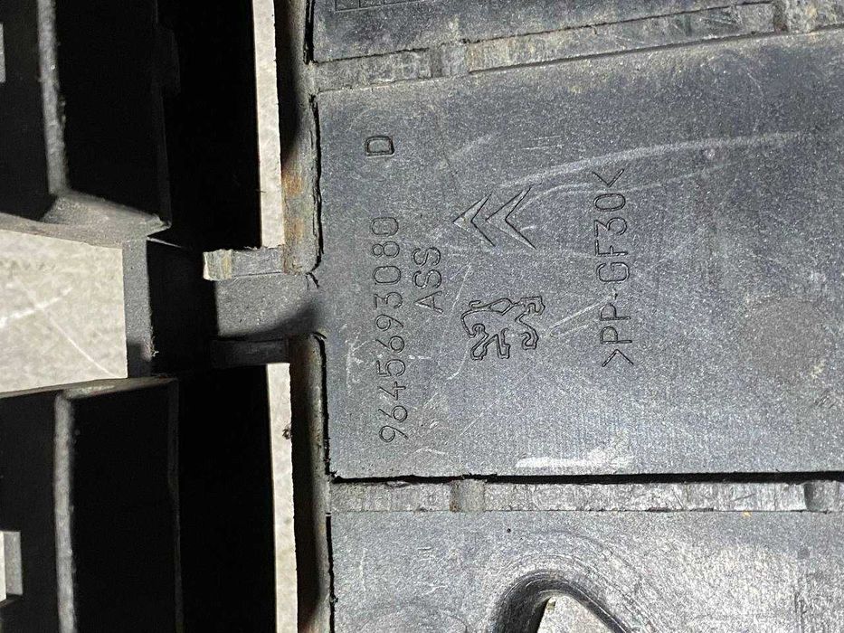 Кронштейн піддон підставка тримач АКБ Peugeot 407  9645693080