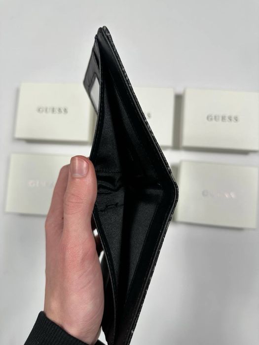 Гаманець Guess.