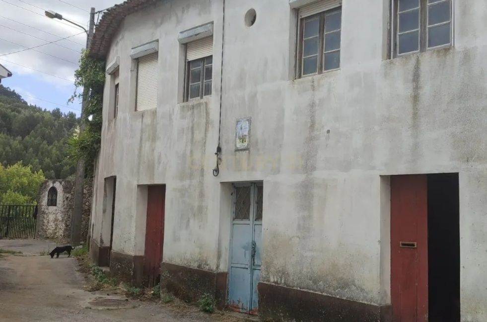 Vendo em Lousã_Moradia T2 [p/Remodelação]