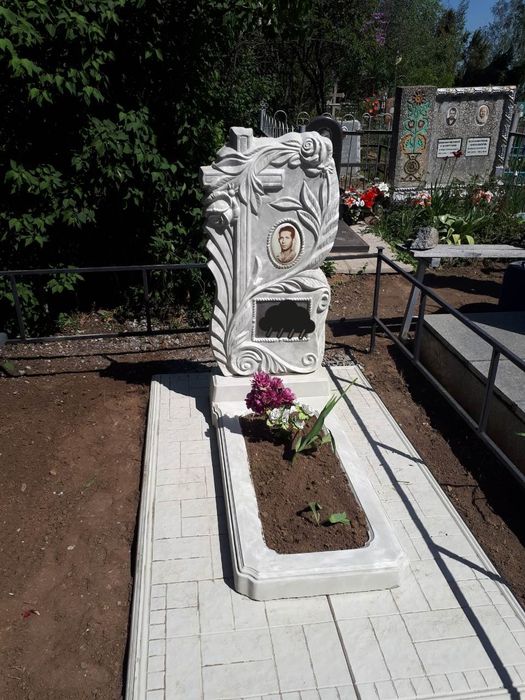 Пам'ятникі з граніту, бетону та інші вироби з камню