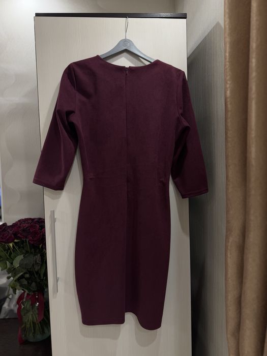 Нарядное платье бордового цвета