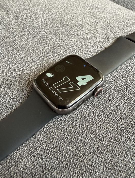 Apple Watch 5 40 mm GPS + Cellular
