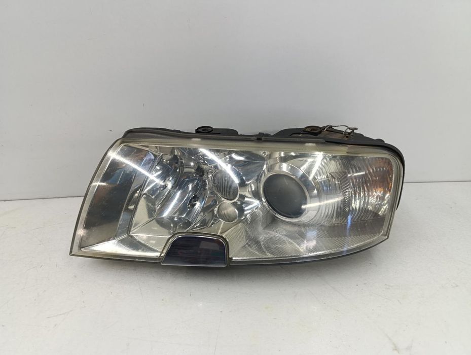 Farol Esquerdo Skoda Superb 3U4