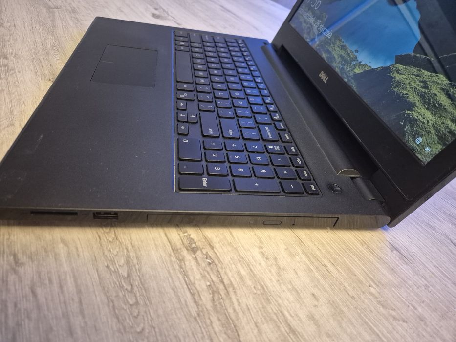 Dell Inspiron 15 3000 | i3-4005U | 8 GB RAM | SSD 256 GB | Win 10 Pro