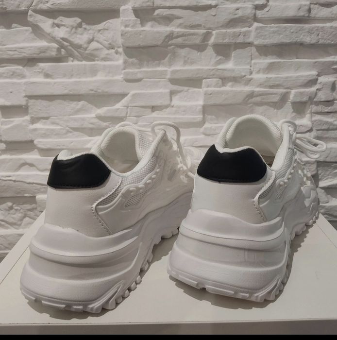 Buty sportowe damskie