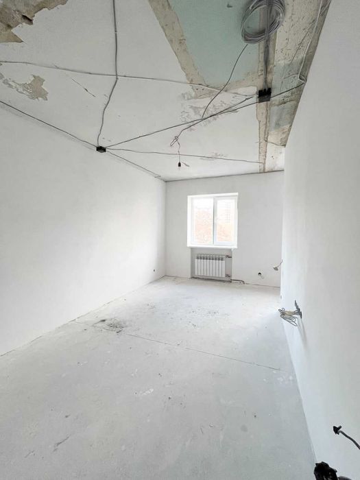 Трикімнатна з частковим ремонтом Ювілейний