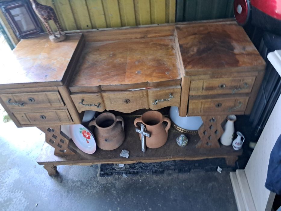 Tocador antigo em madeira