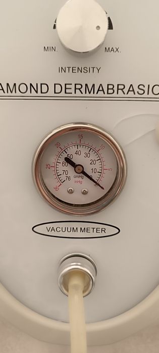 Vendo máquina de microdermoabrasão usada