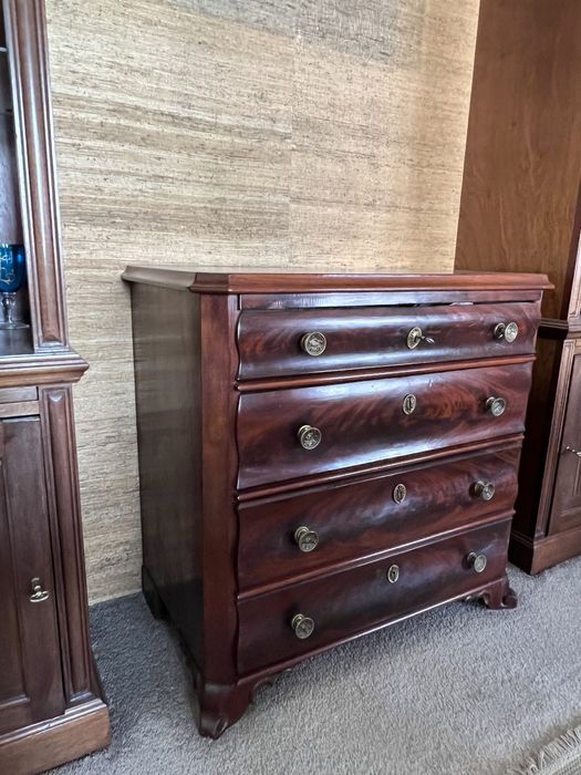 Negociável Comoda antiga de madeira