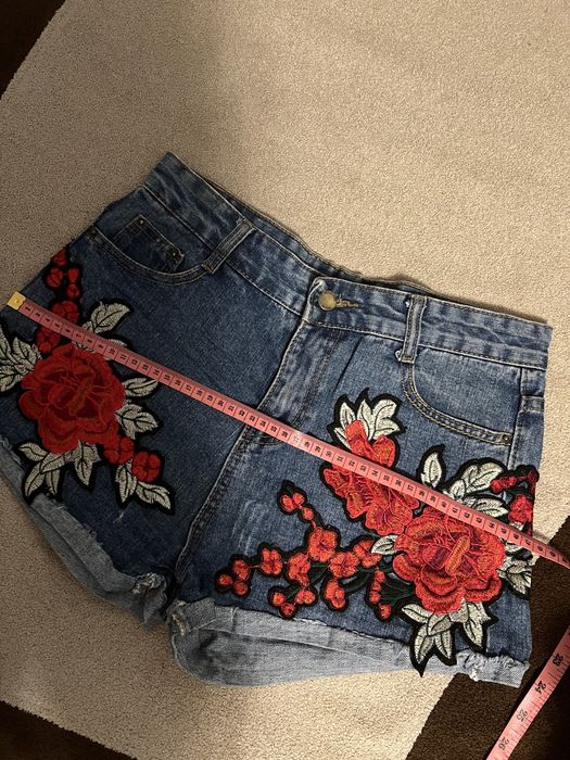 Джинсовые шорты