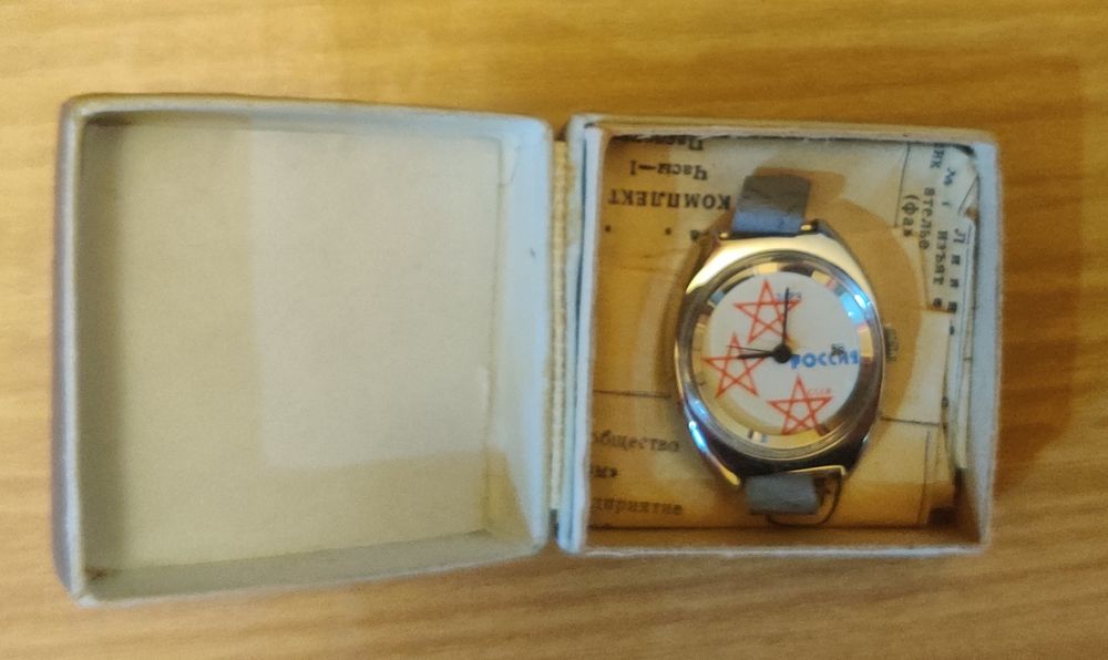 Продам редкие винтажные часы Заря новые - сделано в СССР