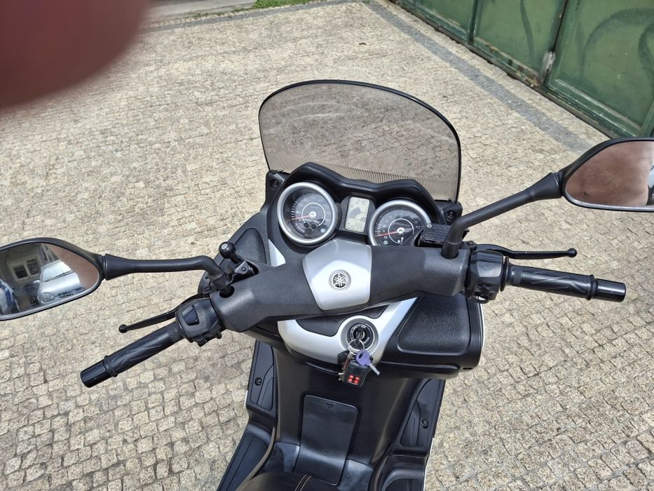 Scooter X-MAX 125