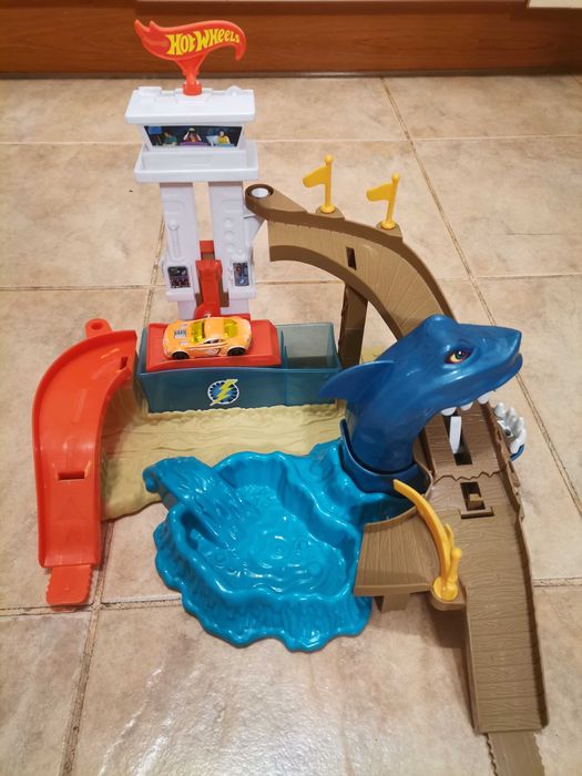 Трек Hot Wheels Охота на акулу