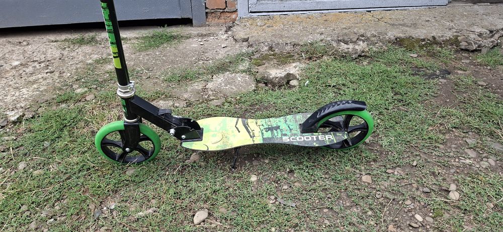 Дитячий самокат, в гарному стані.