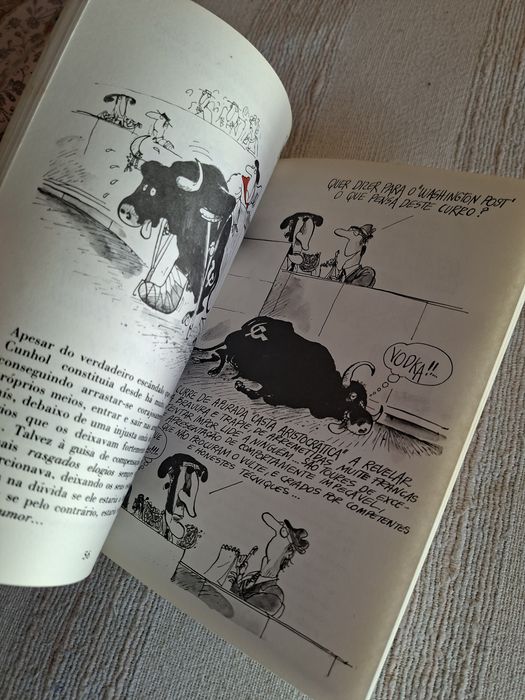 Livro de caricaturas de Augusto Cid sobre Ramalho Eanes