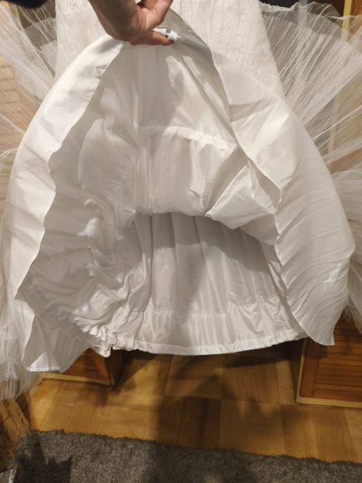 Suknia ślubna z tiulem