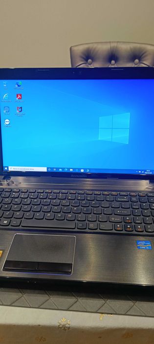 Lenovo 15,6 G580 i3/4GB/1000/DVD-RW/GF7F10M