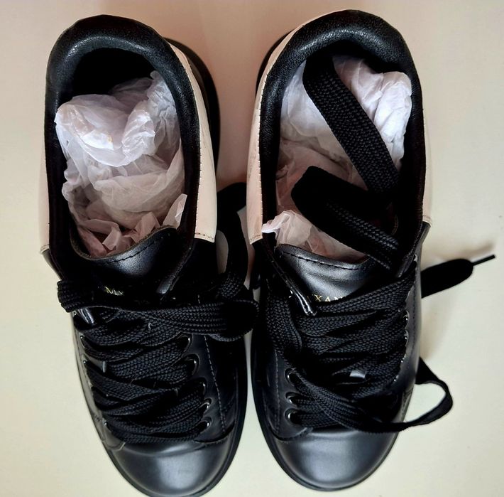 Шкіряні кросівки  у стилі бренду Alexander McQueen.
