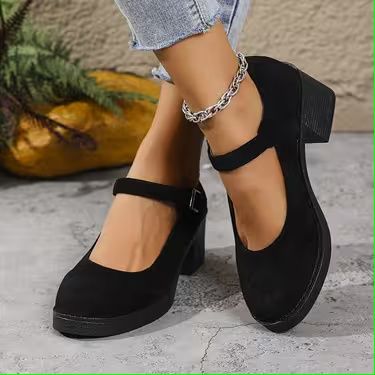 Чорні жіночі туфлі на каблуку з ремінцем | Нові |