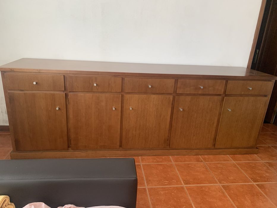 Armario em madeira mocissa usado