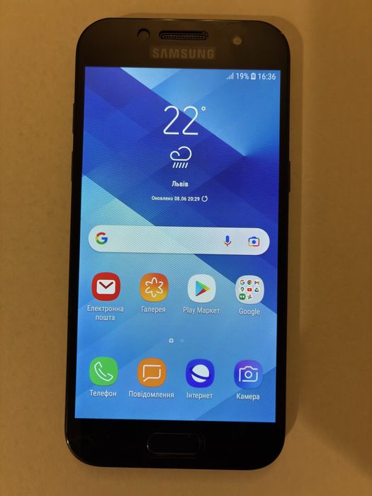 Samsung Galaxy A3 (2017) 16GB NFC / Dual SIM /IP68 /Офіційний