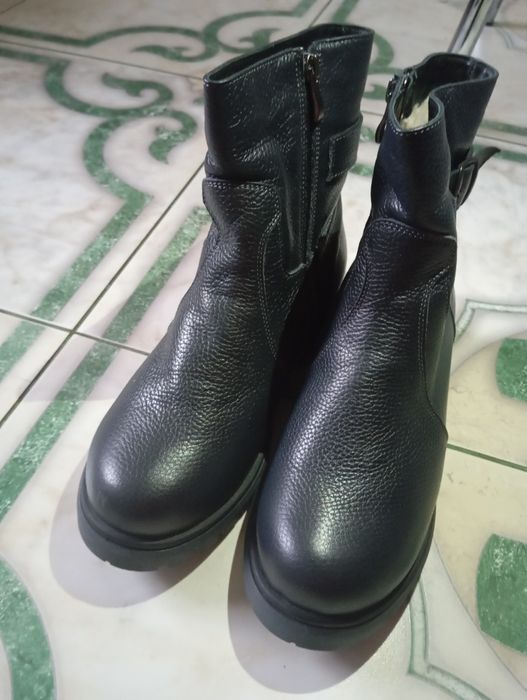 Чобітки зимові жіночі.