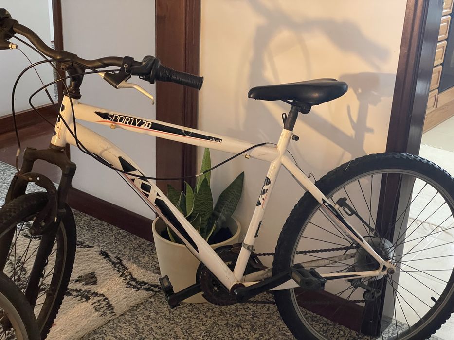 Vendo uma bicicleta usada em bom estado ! Precusa arrunar o freio!