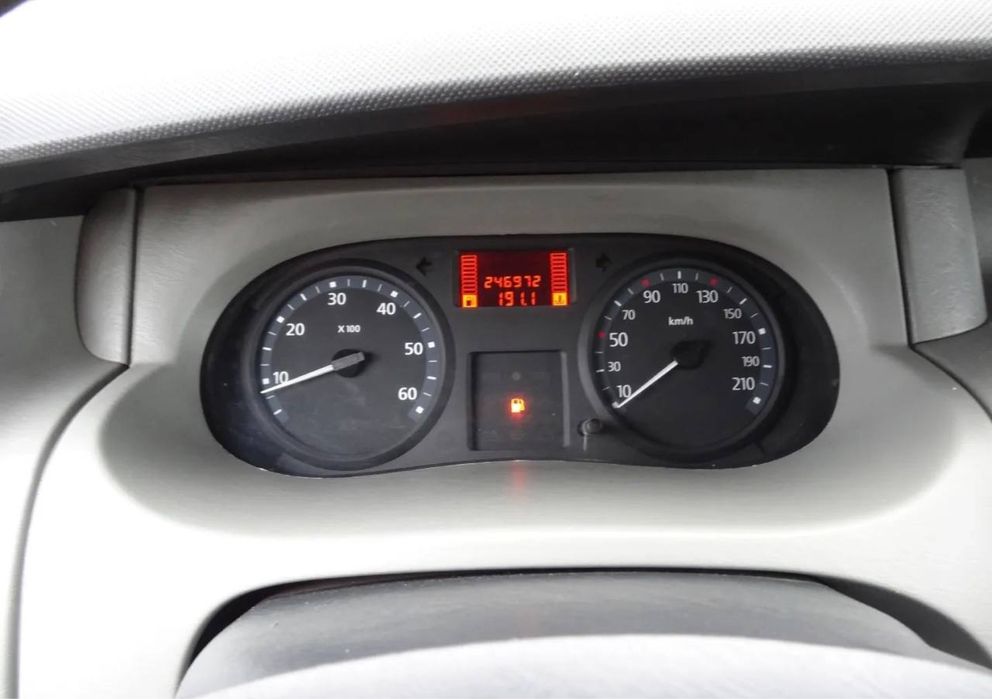 Renault Trafic 2.0 d 2008 року.