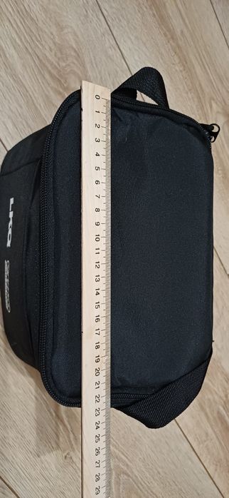 Черная сумка-холодильник с логотипами LKQ и Euro Car Parts.
Сумка имее