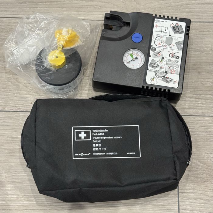 Автомобільний компресор з герметиком + сумка | Ремкомплект для шин