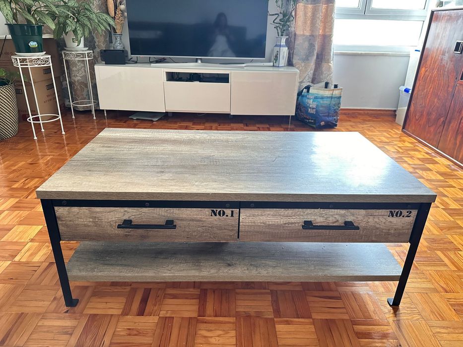 mesa de centro com gavetas como novo