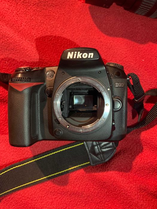 Nikon D90 + lente 18-70mm