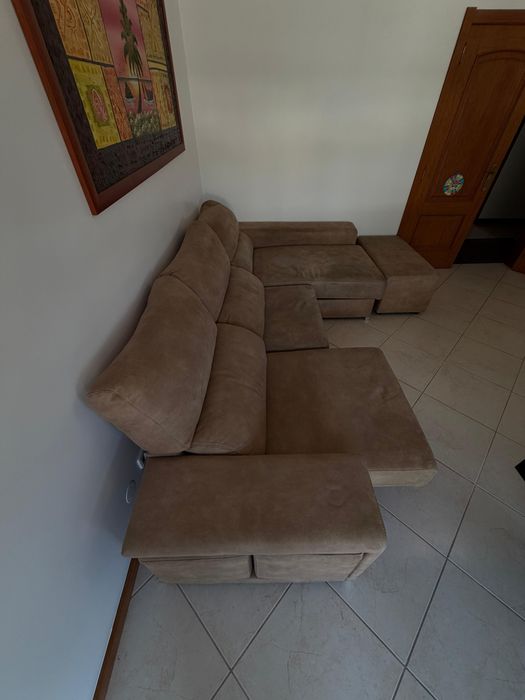 Sofá Moderno com Chaise Longue + Bancos de Apoio