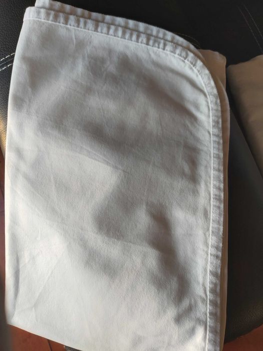 Waterproof mattress protector for slatted bed frame