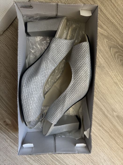 Srebrne sandalki na obcasie r 40