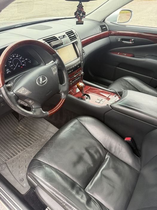 Lexus LS600H L 2008r.