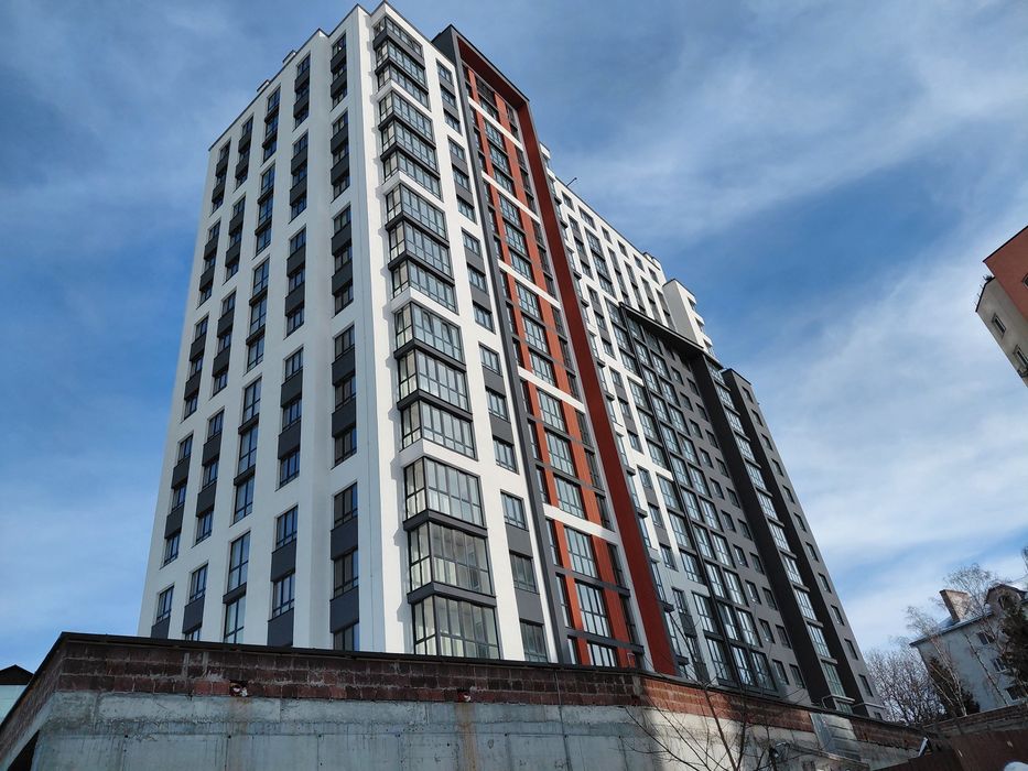 Продаж 2к квартири 71 кв. м на вул. Полковника Д. Нечая