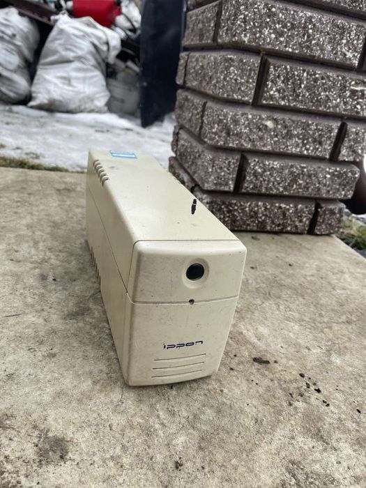 Продам Источник безперебойного напряжения